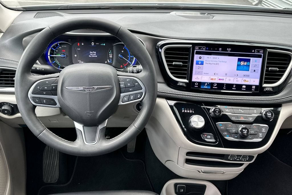 Used 2024 Chrysler Pacifica Limited FWD image 14