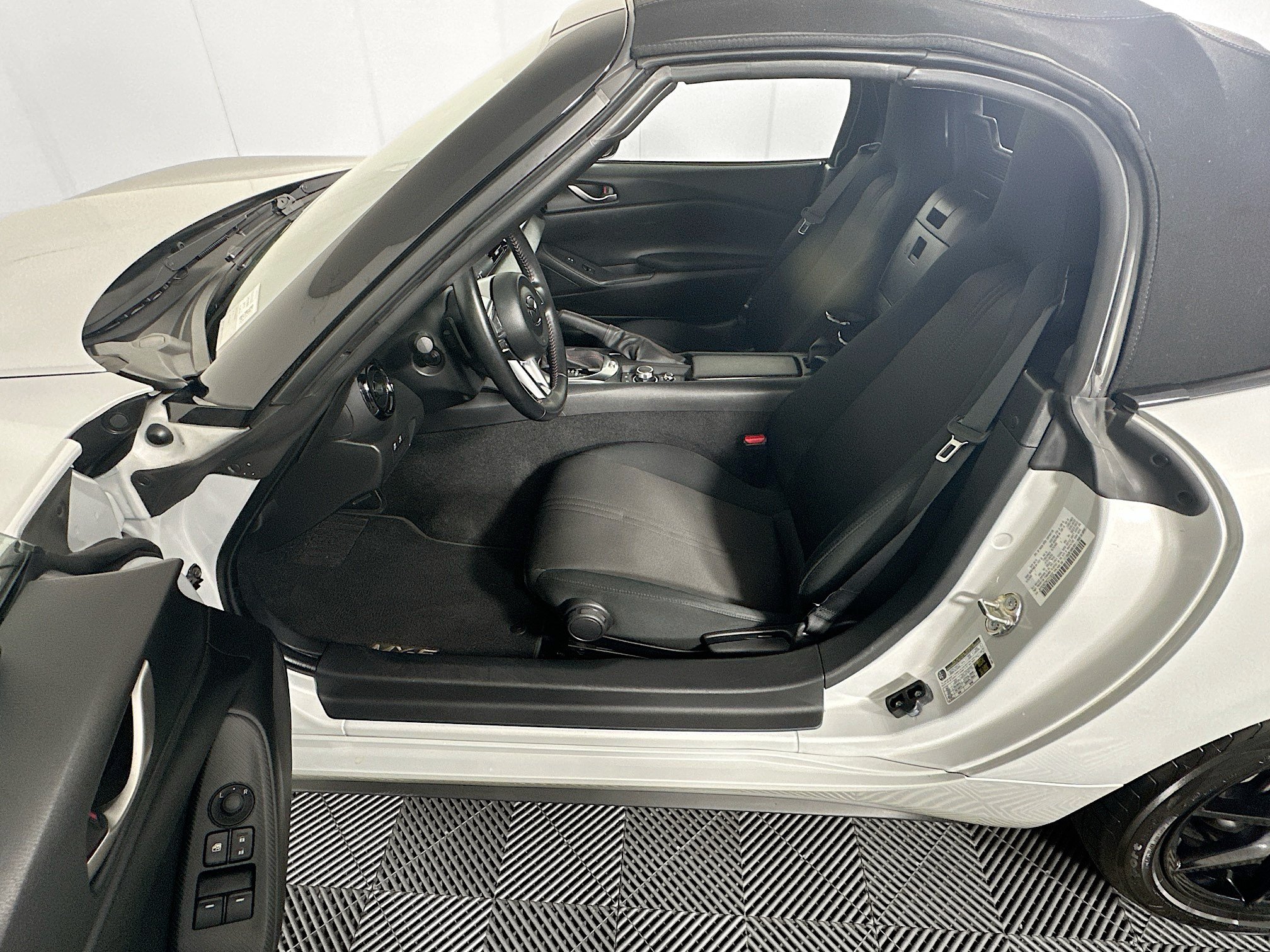 Used 2019 MAZDA MX-5 Miata Sport w/ I-ACTIVSENSE Sport Package RWD image 13