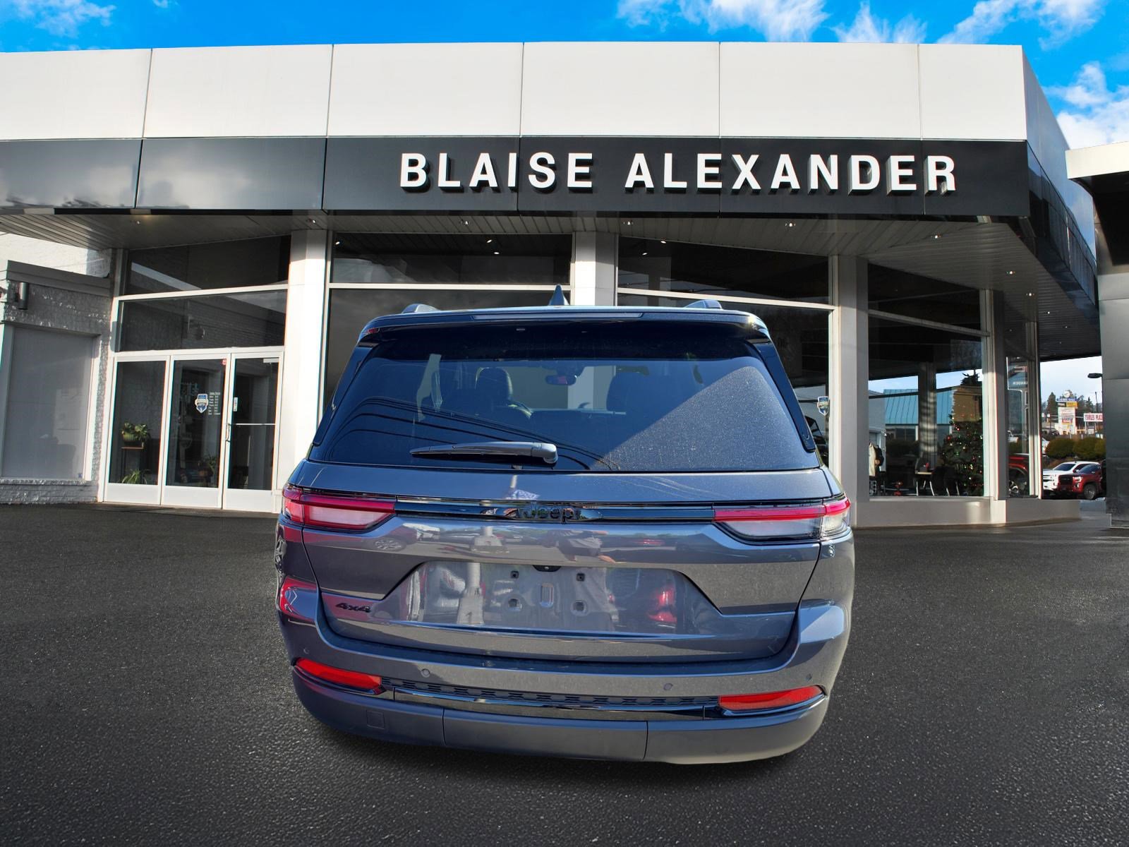 Used 2024 Jeep Grand Cherokee Altitude AWD/4WD video 4