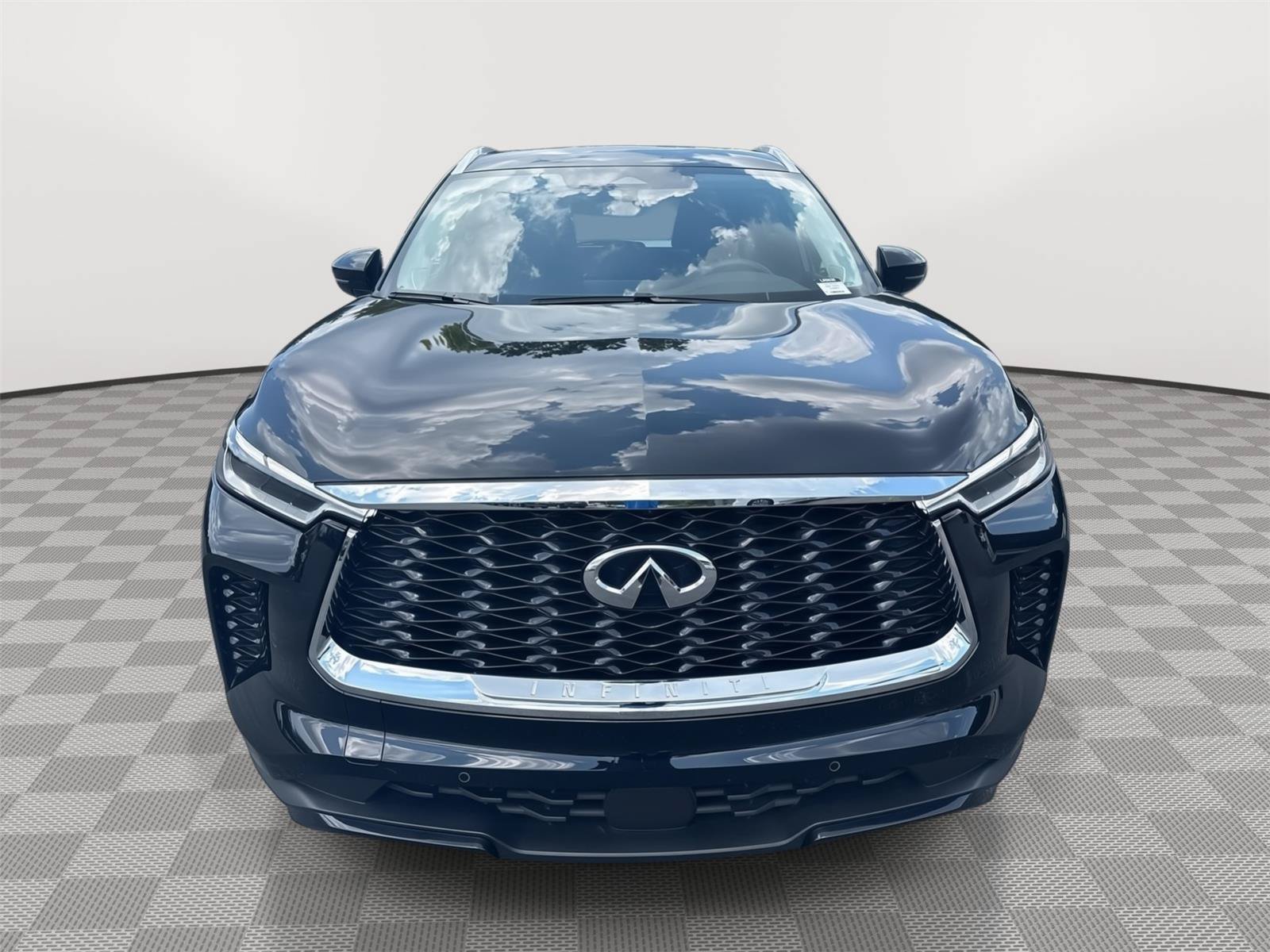 Used 2025 INFINITI QX60 Luxe w/ Cargo Package FWD image 3