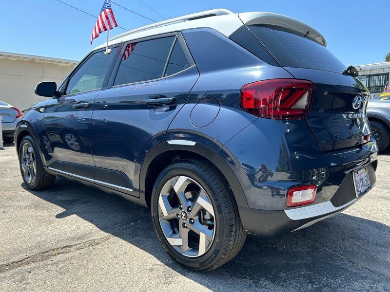 Used 2022 Hyundai Venue Limited FWD image 4