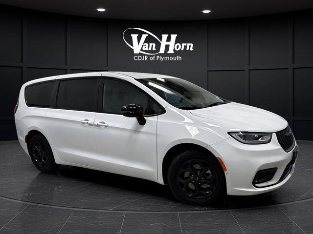 Used 2024 Chrysler Pacifica Select image 40