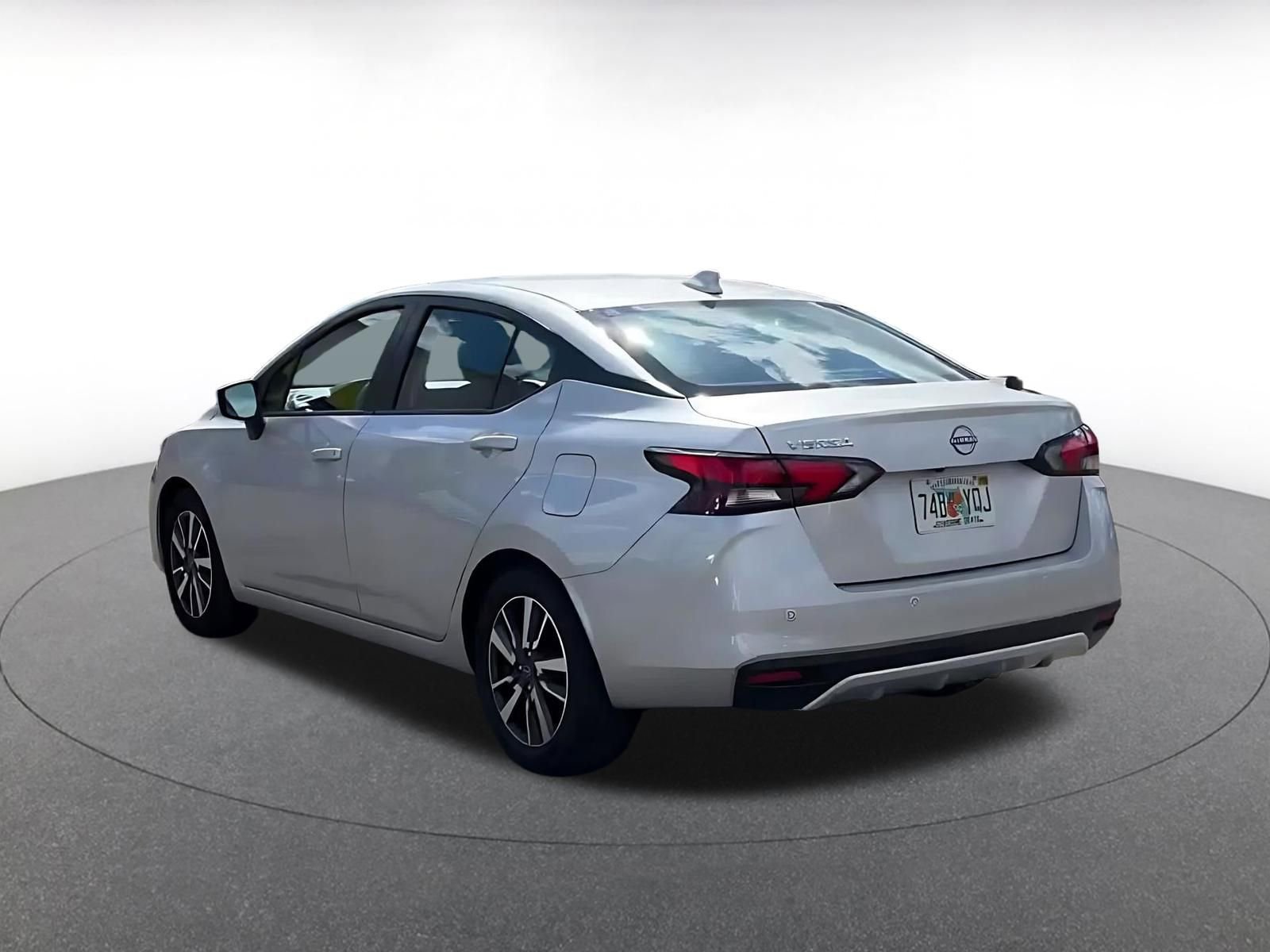 Used 2025 Nissan Versa SV image 10