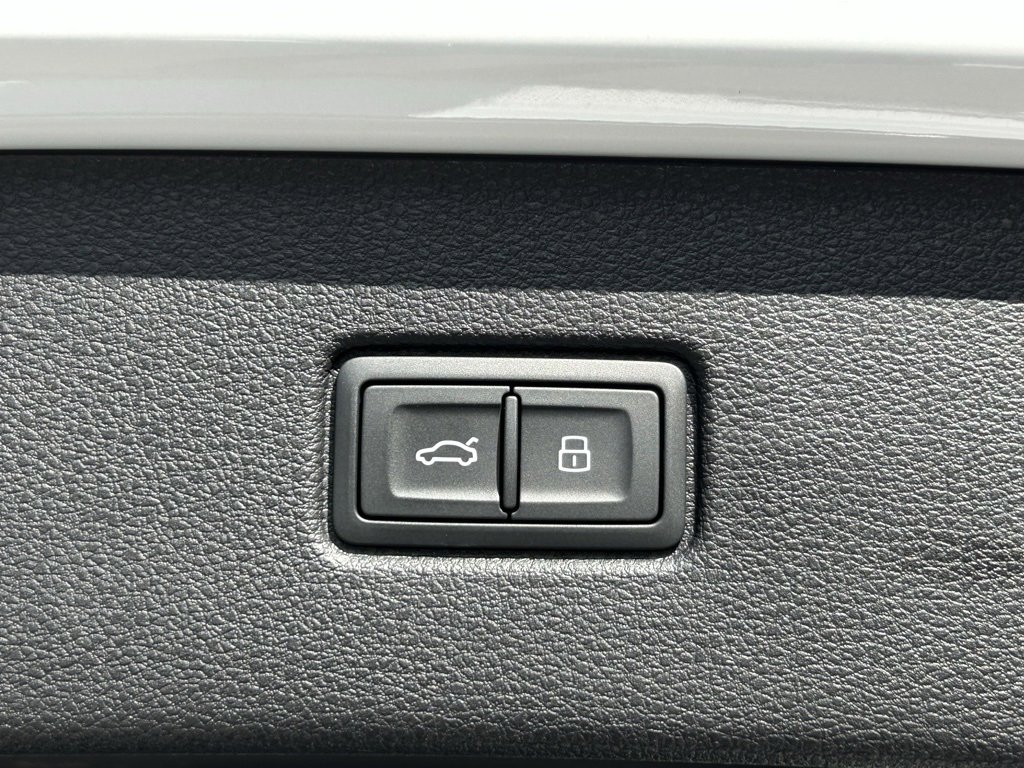 Used 2025 Audi SQ7 Prestige w/ Prestige Package image 27