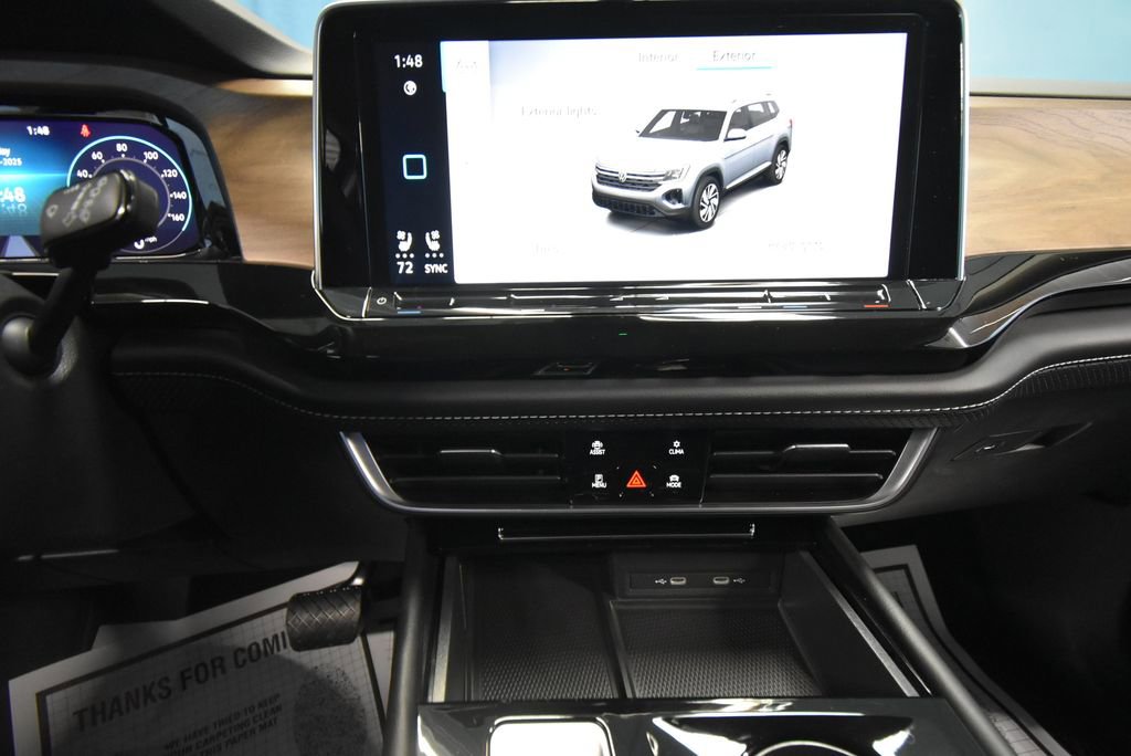 Used 2024 Volkswagen Atlas SE w/ Black Wheel Package image 17