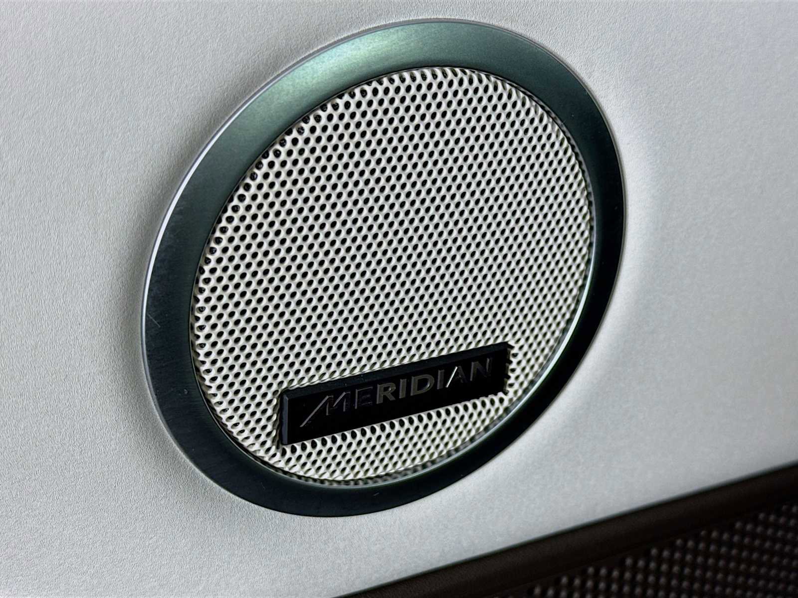 Used 2020 Land Rover Discovery HSE image 19