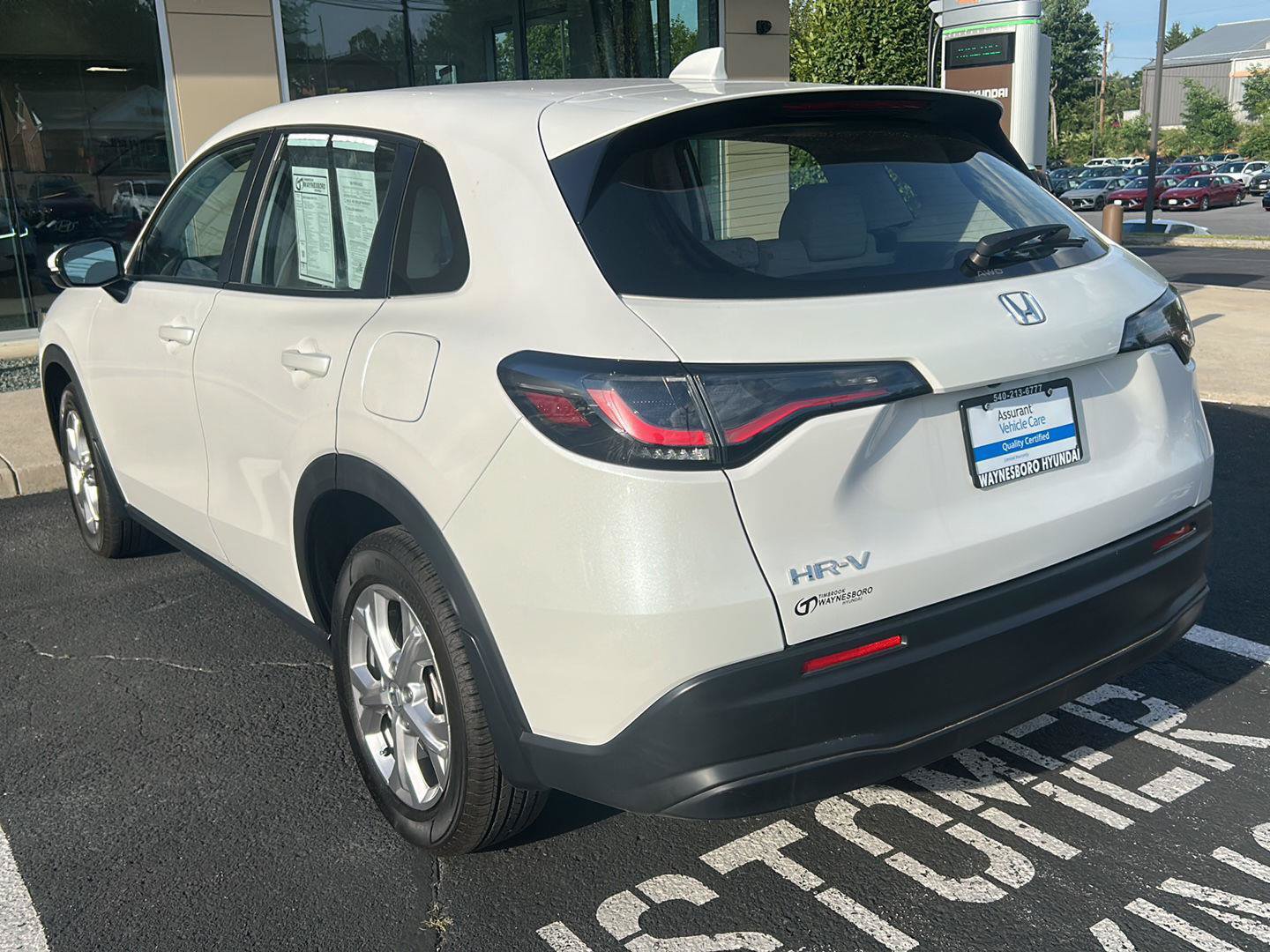 Used 2025 Honda HR-V LX image 4