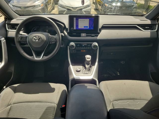 Used 2023 Toyota RAV4 SE image 7