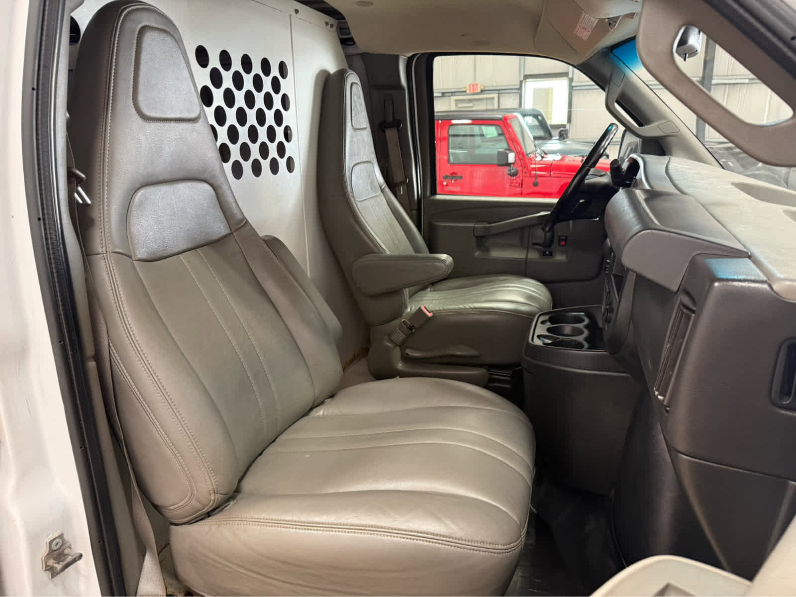 Used 2021 Chevrolet Express 2500 w/ Driver Convenience Package image 16