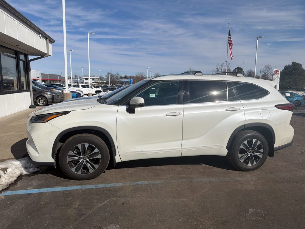 Used 2021 Toyota Highlander XLE image 10