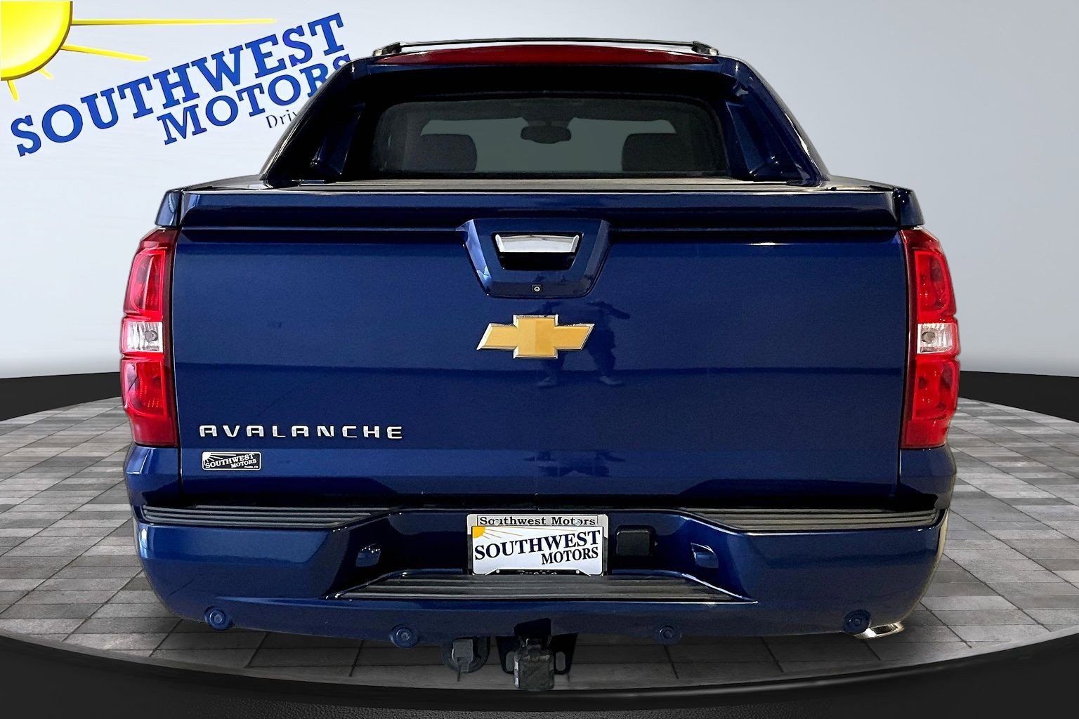 Used 2013 Chevrolet Avalanche LTZ AWD/4WD image 6