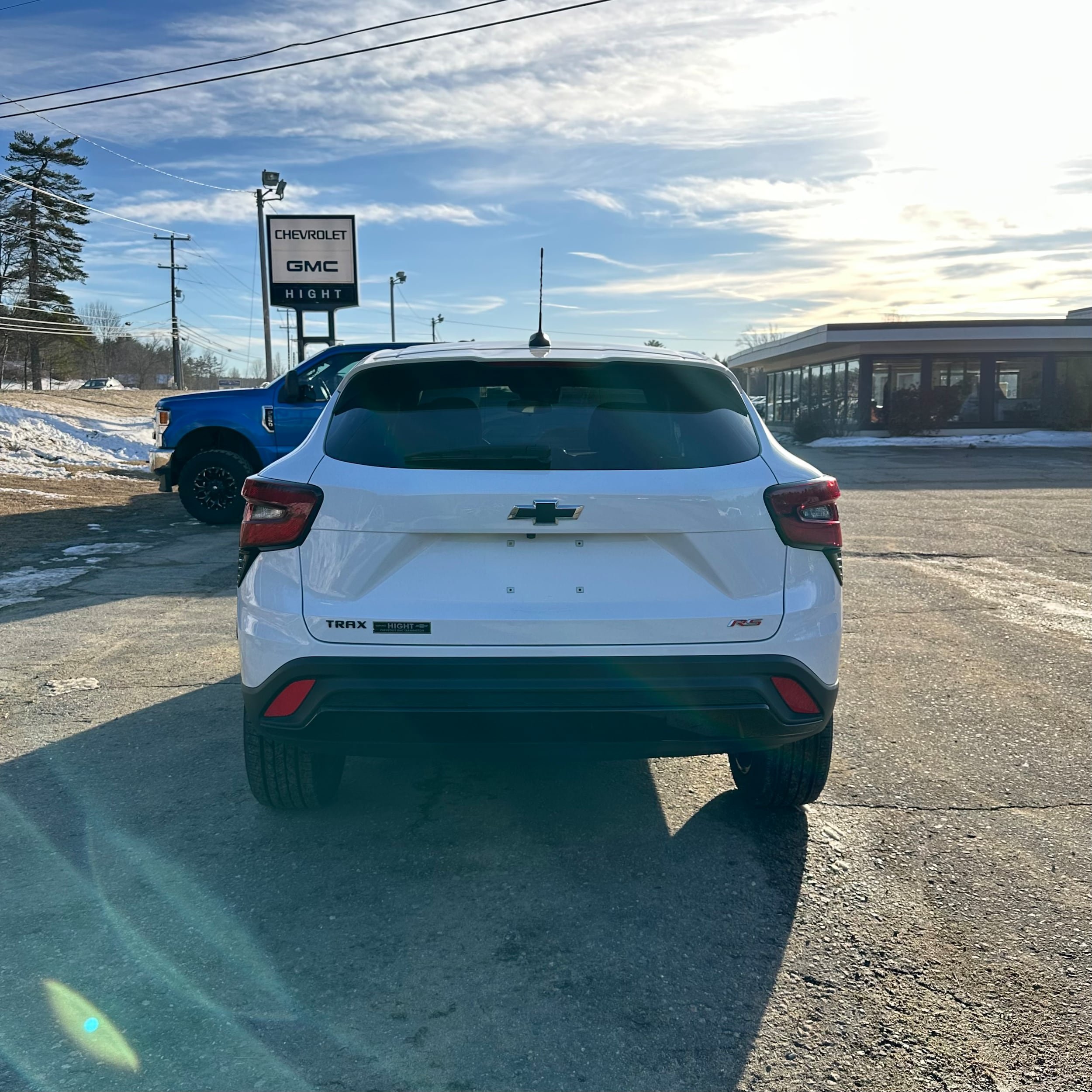 Used 2024 Chevrolet Trax RS w/ Sunroof Package FWD image 4
