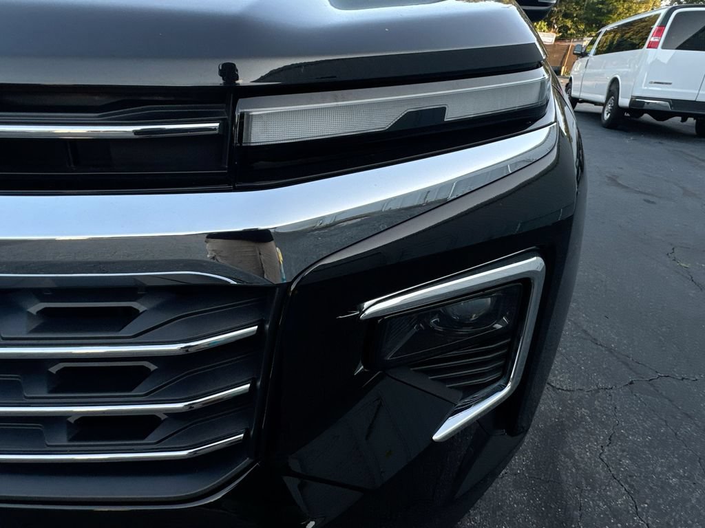Used 2025 Chevrolet Traverse LT FWD image 10