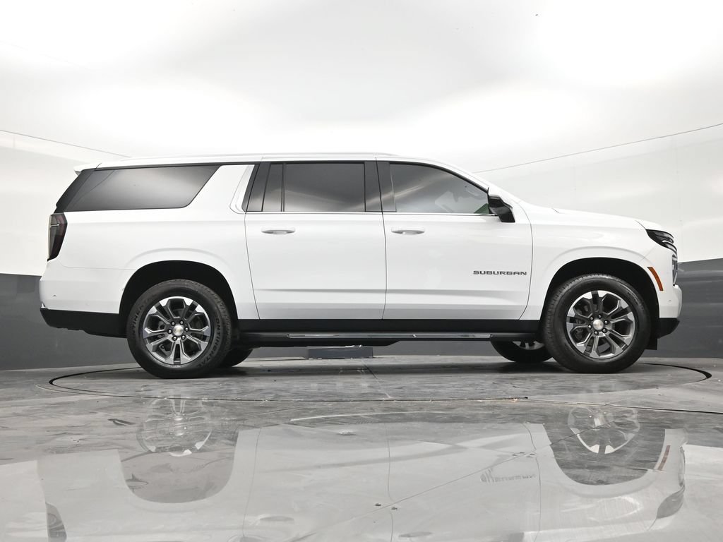 Used 2026 Chevrolet Suburban LT w/ Comfort Package RWD image 25
