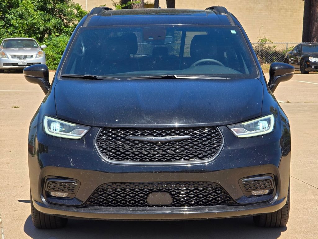Used 2025 Chrysler Pacifica Limited FWD image 2