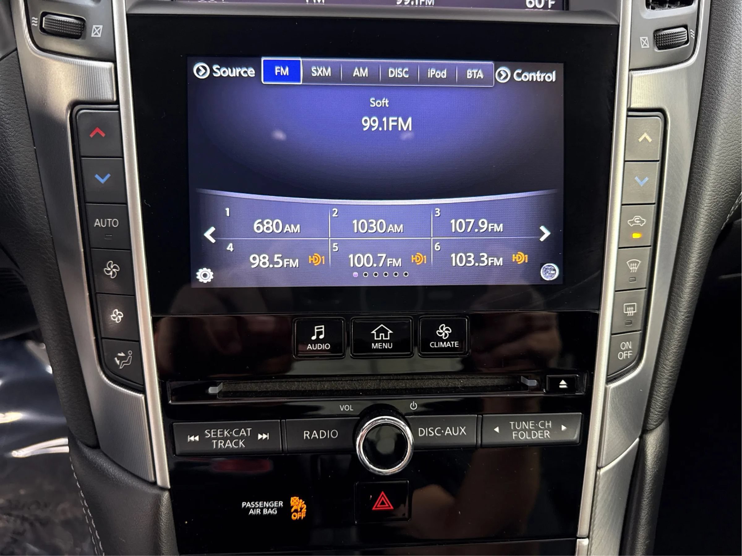 Used 2018 INFINITI Q60 3.0t Luxe AWD/4WD image 16