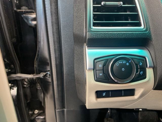 Used 2018 Ford Explorer Limited image 13