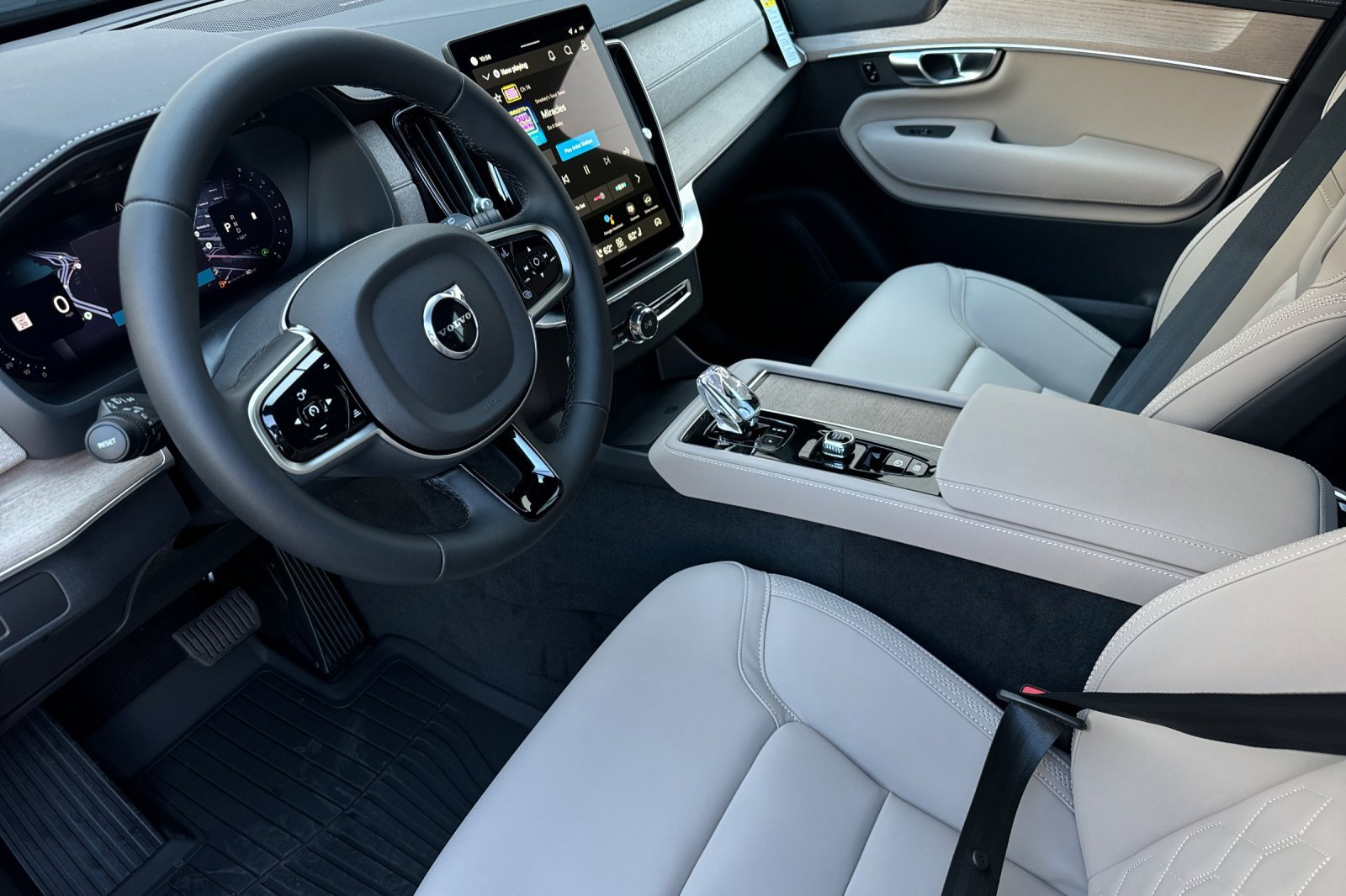 New 2026 Volvo XC90 B5 Plus image 9