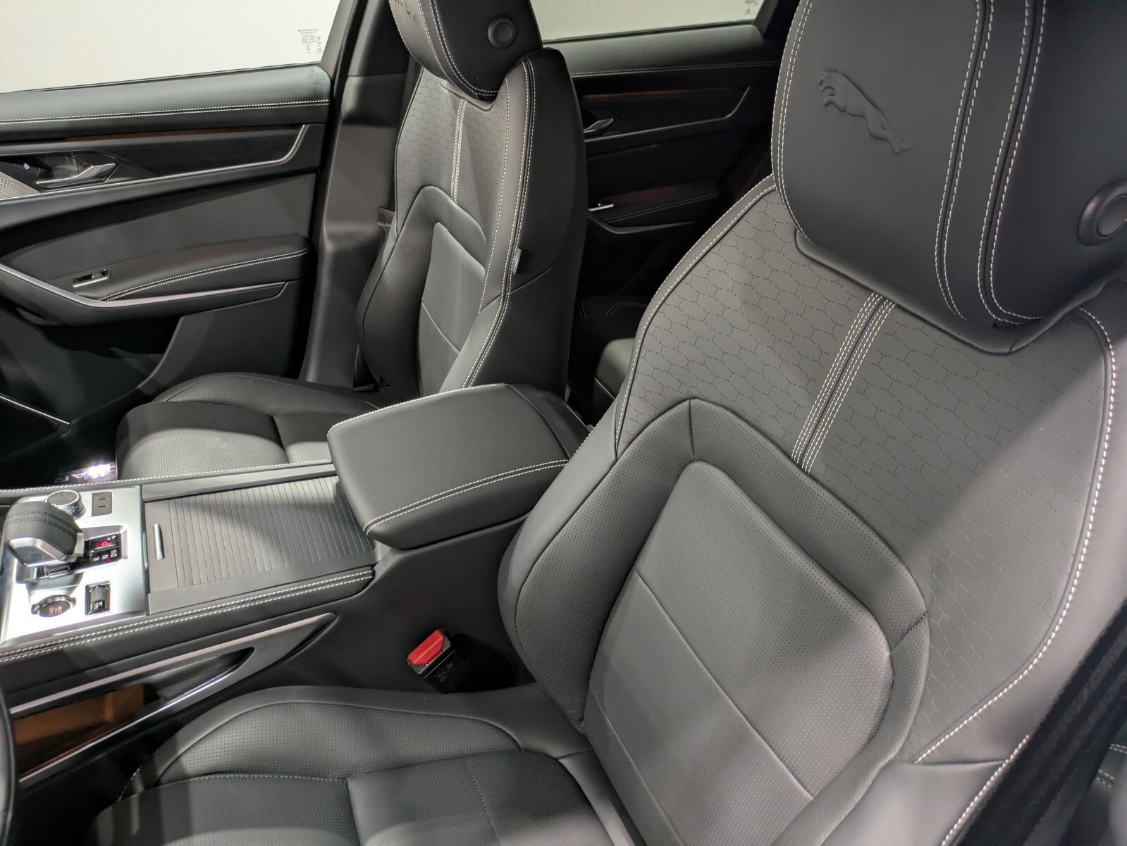 New 2026 Jaguar F-PACE R-Dynamic S image 8