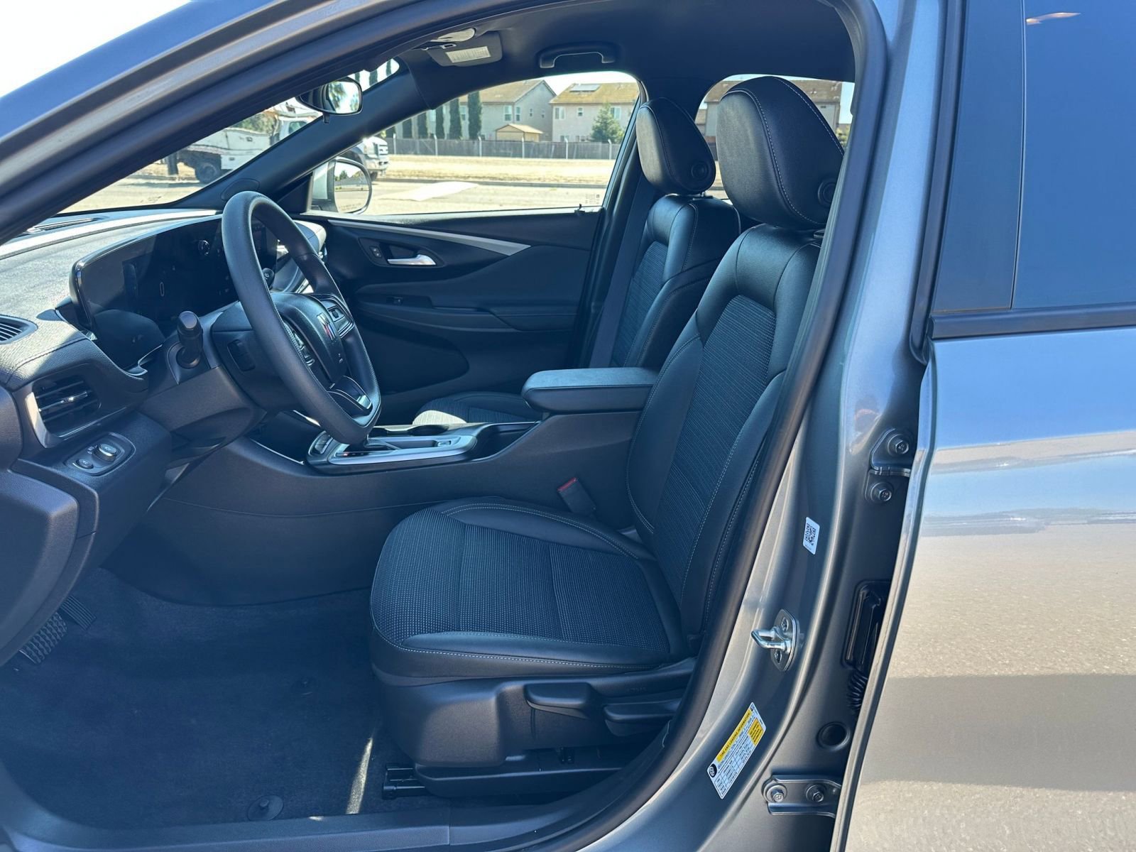 Used 2025 Buick Envista Preferred image 27