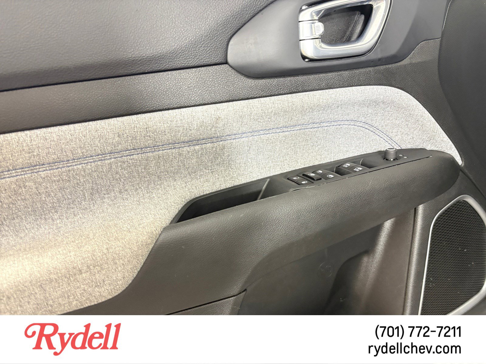 Used 2024 Jeep Compass Latitude image 11