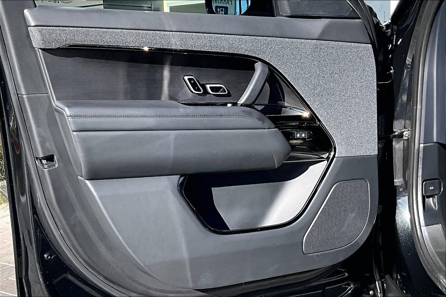 Used 2023 Land Rover Range Rover Sport SE image 23