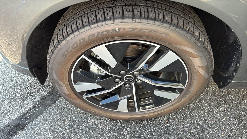 New 2026 Volvo XC60 B5 Core w/ Protection Package Premier AWD/4WD image 32