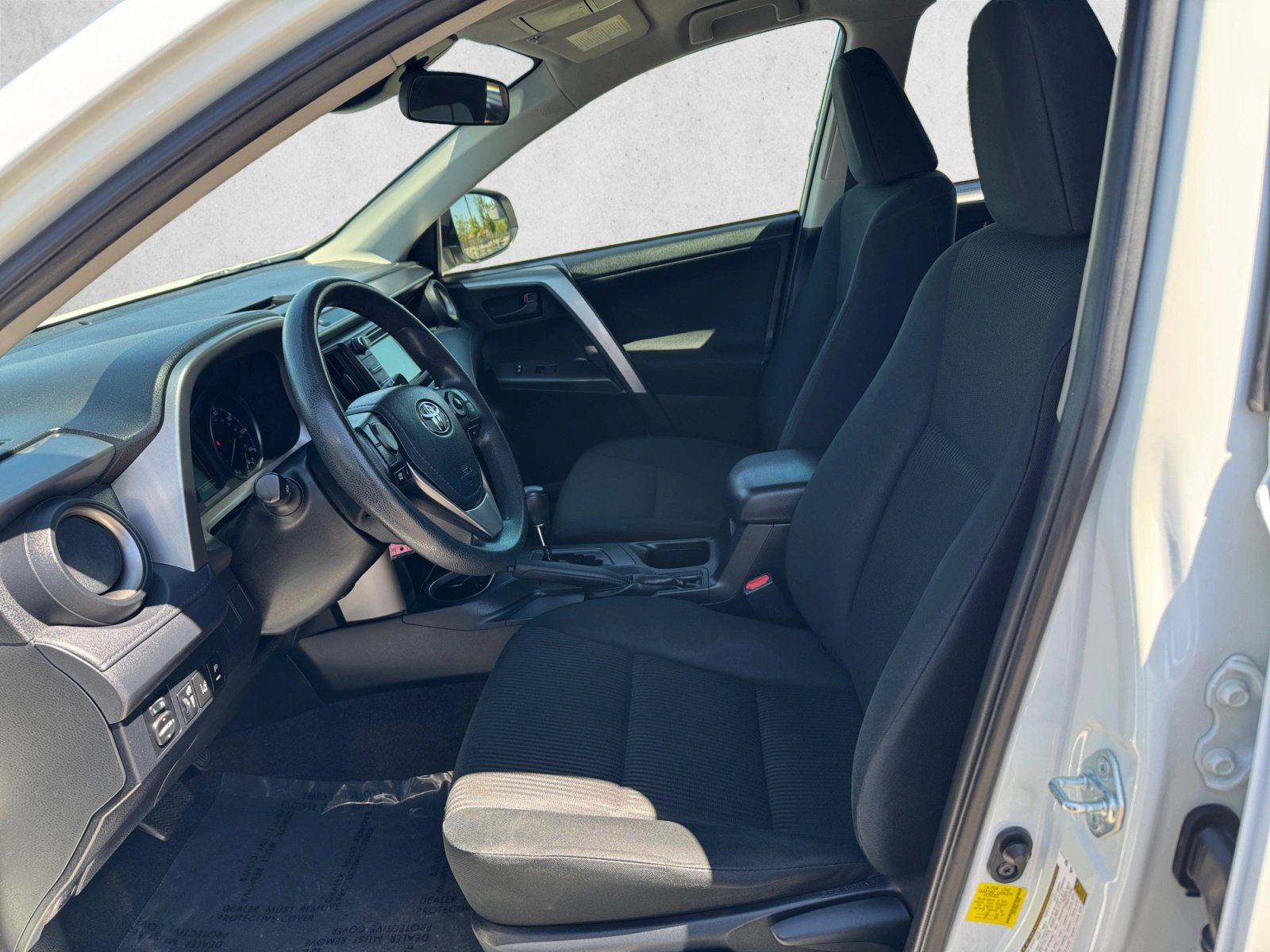 Used 2017 Toyota RAV4 LE FWD image 11