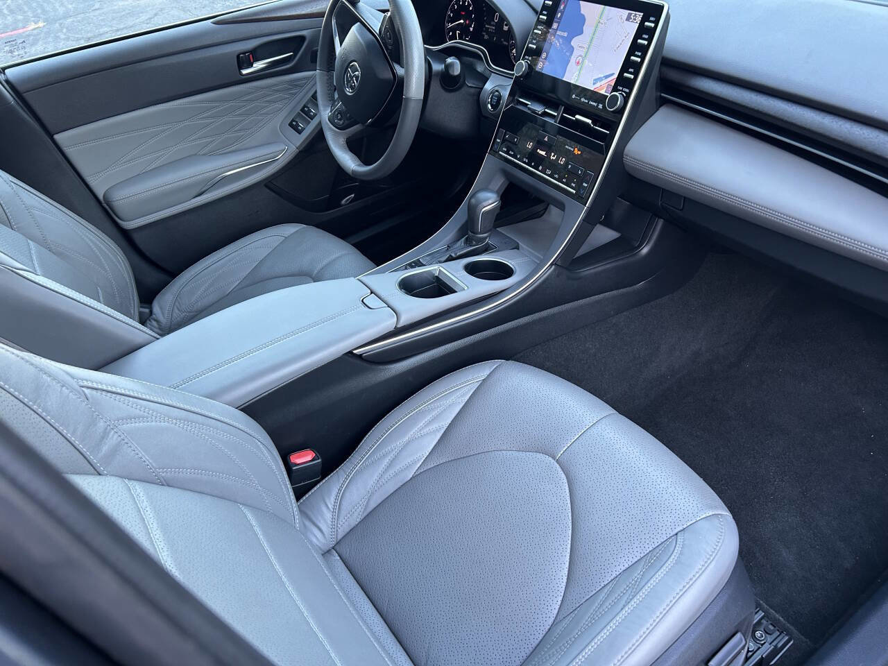 Used 2020 Toyota Avalon Limited image 8