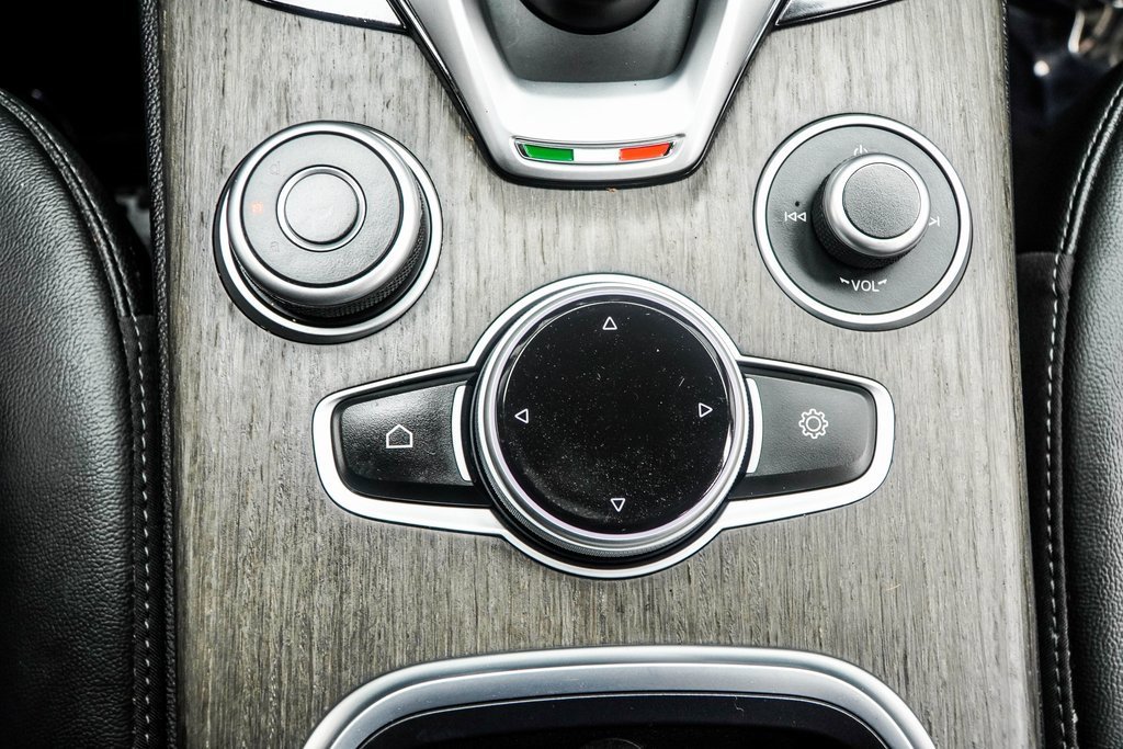 Used 2023 Alfa Romeo Stelvio Ti image 21