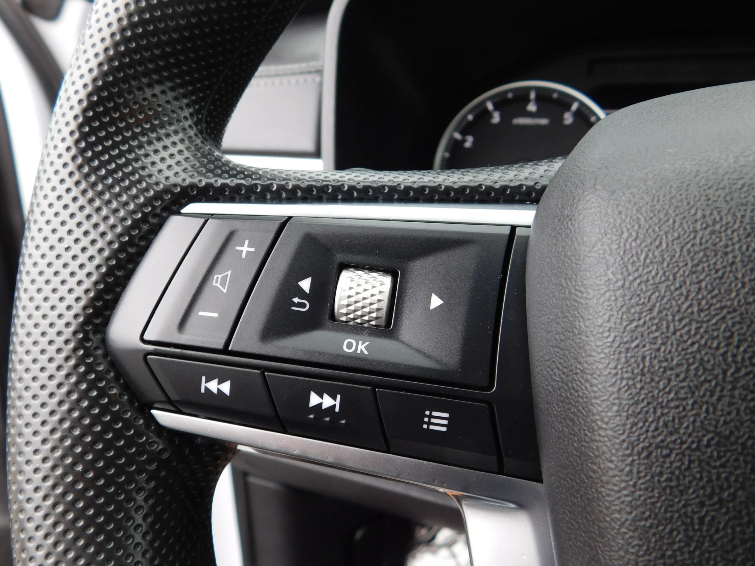 Used 2024 Mitsubishi Outlander ES AWD/4WD image 23