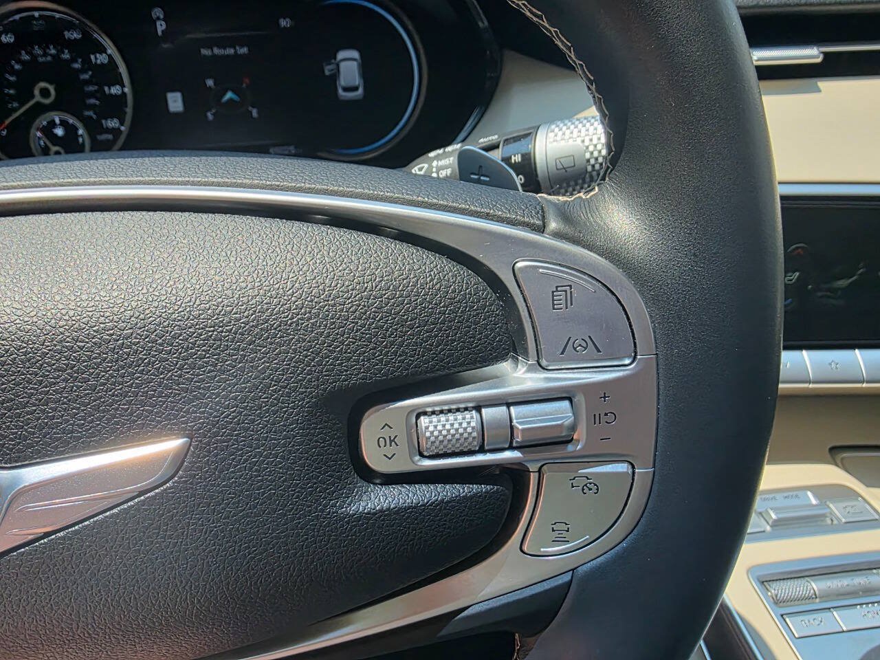 Used 2023 Genesis GV70 2.5T w/ Select Package AWD/4WD image 22
