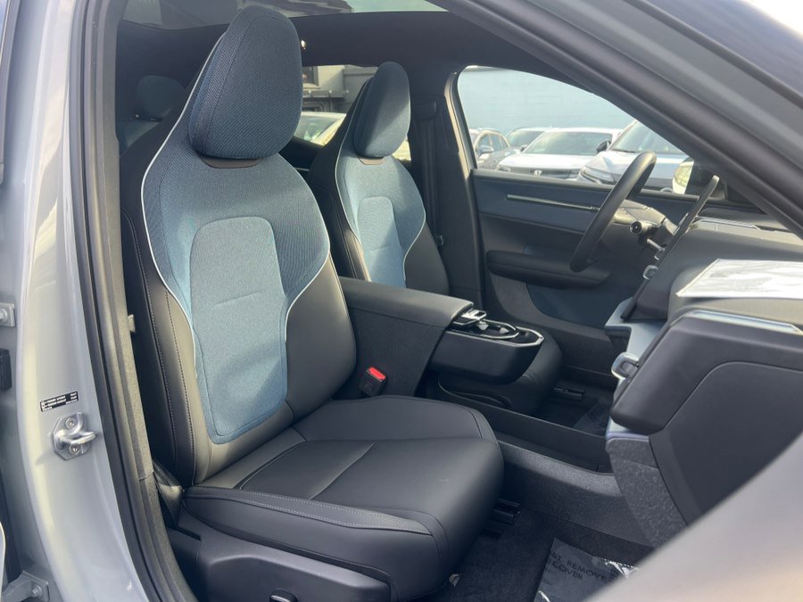 Used 2025 Volvo EX30 Ultra image 32