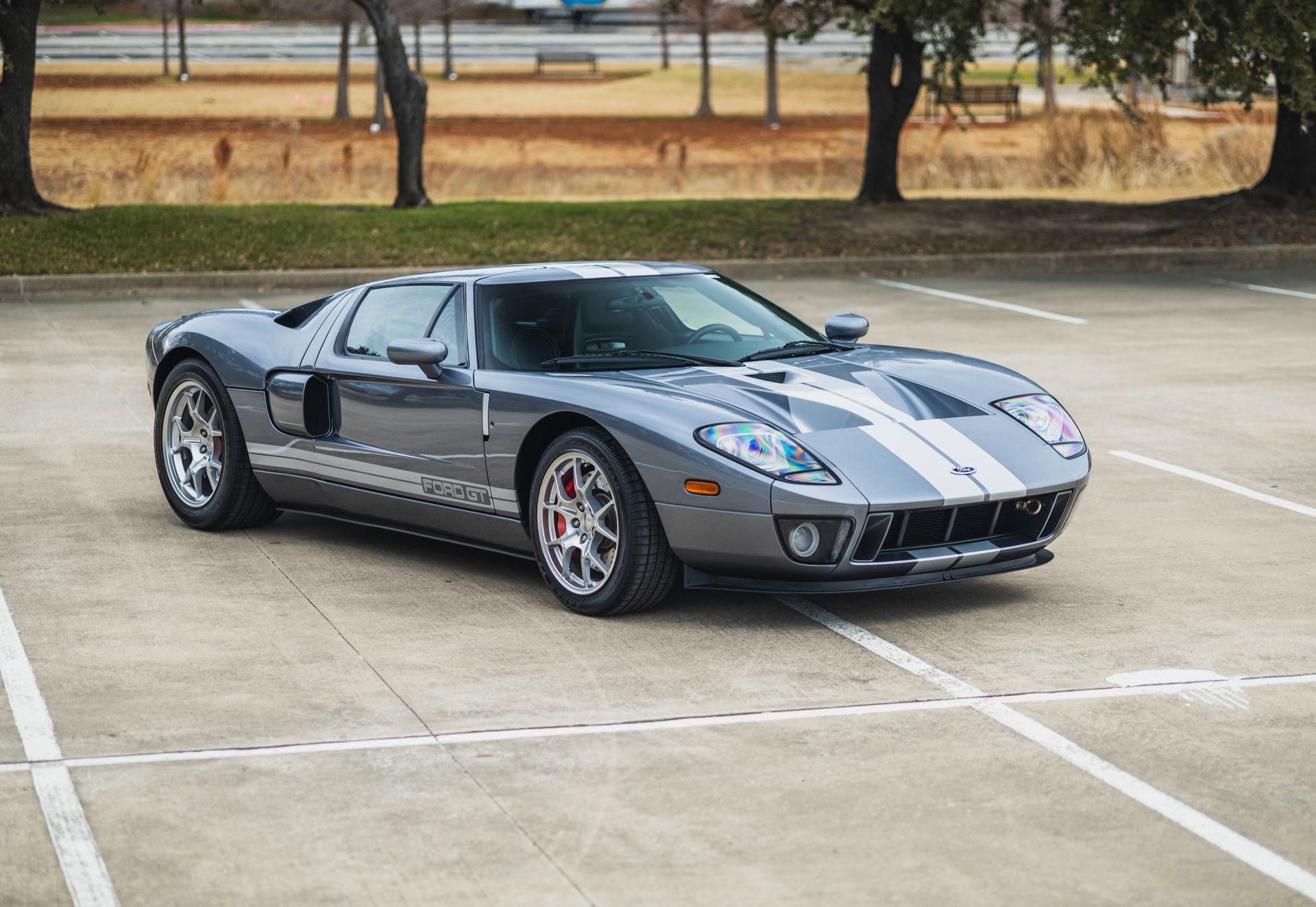 Used 2006 Ford GT RWD image 37