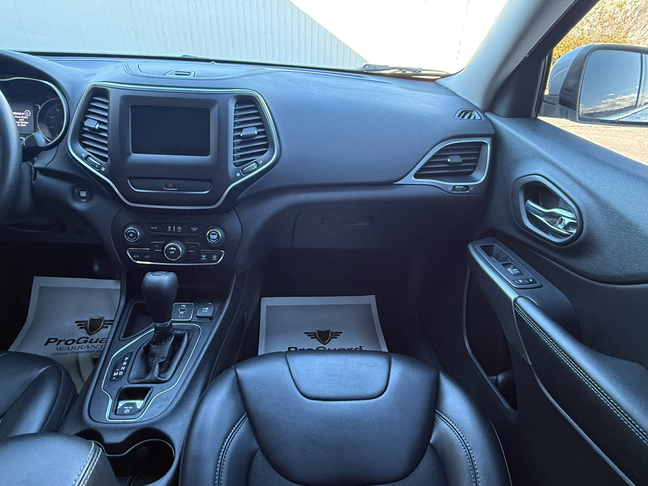 Used 2019 Jeep Cherokee Latitude Plus image 12