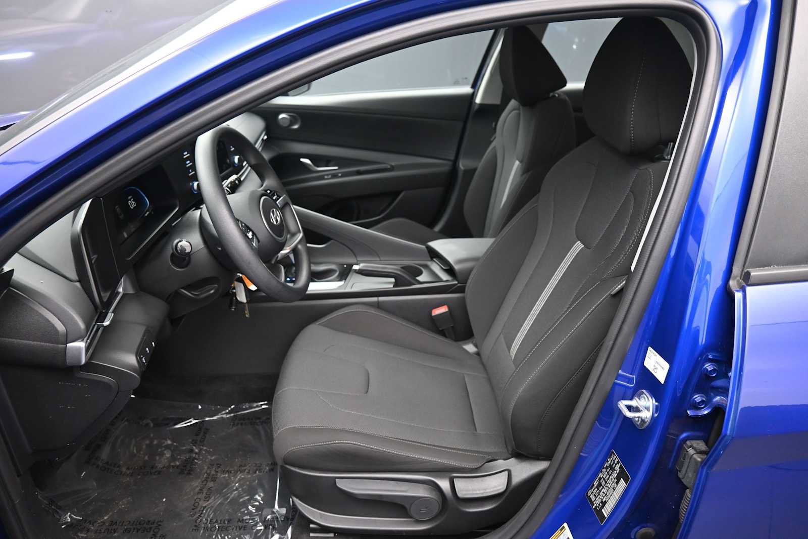 Certified 2025 Hyundai Elantra SE FWD image 17