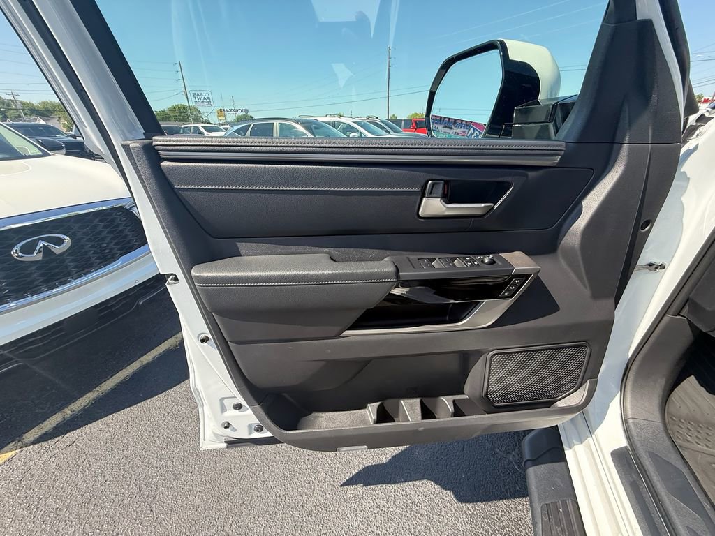 Used 2025 Toyota Tundra Limited AWD/4WD image 11