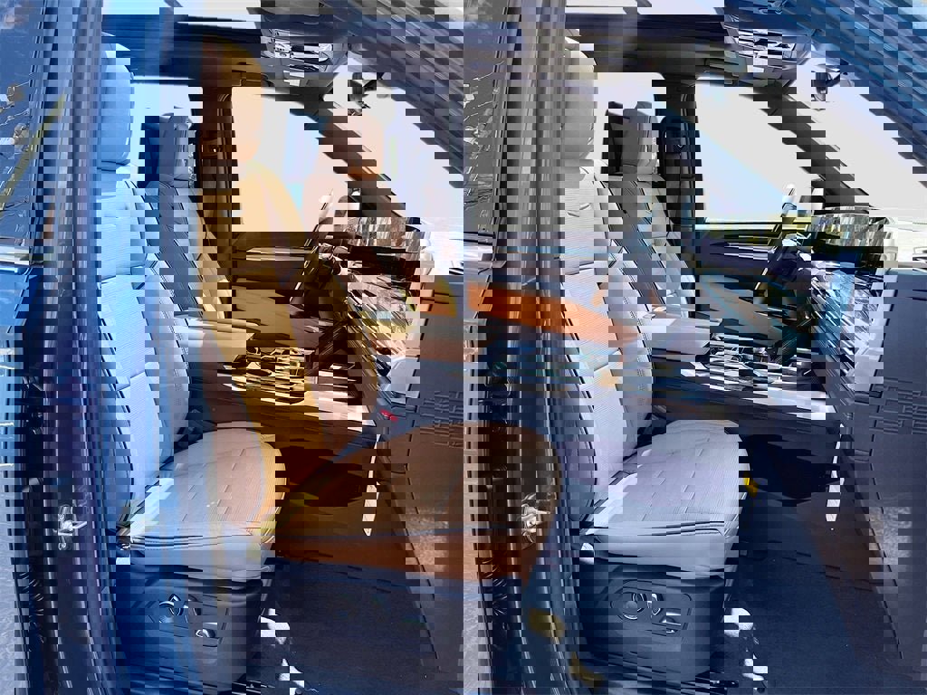 New 2025 Cadillac Escalade ESV Premium Luxury w/ Touring Package image 32