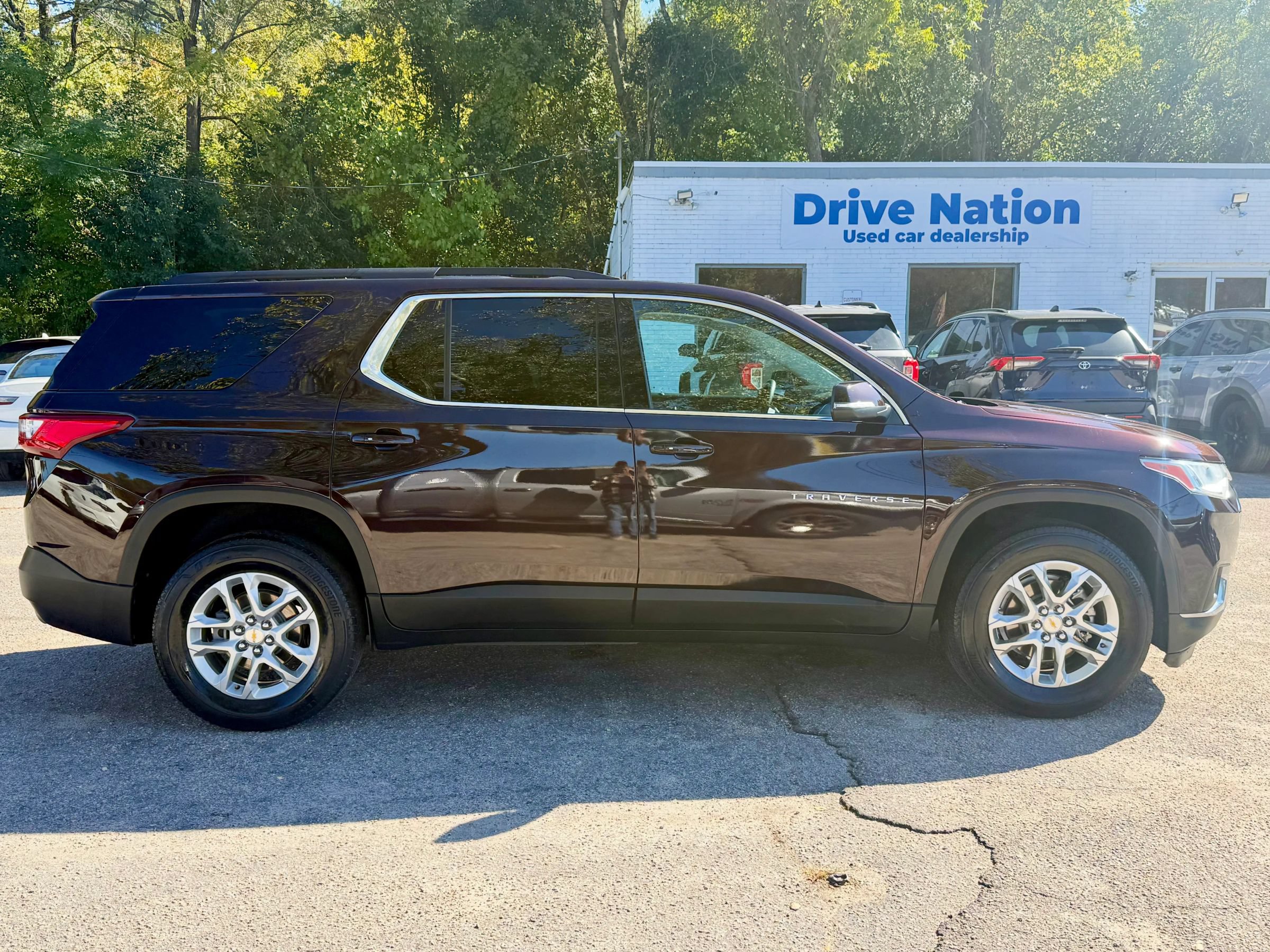 Used 2021 Chevrolet Traverse LT FWD image 4