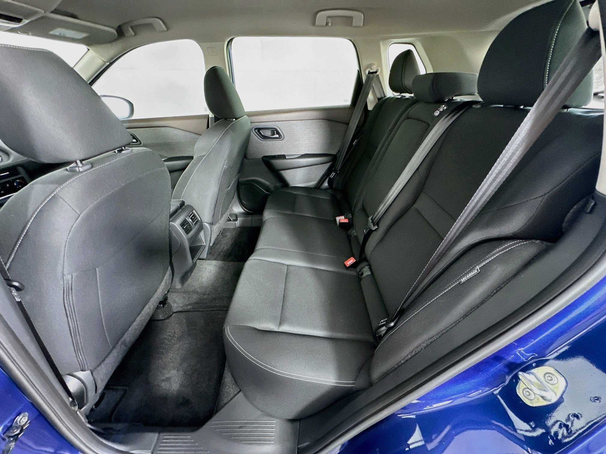 Used 2023 Nissan Rogue S FWD image 29