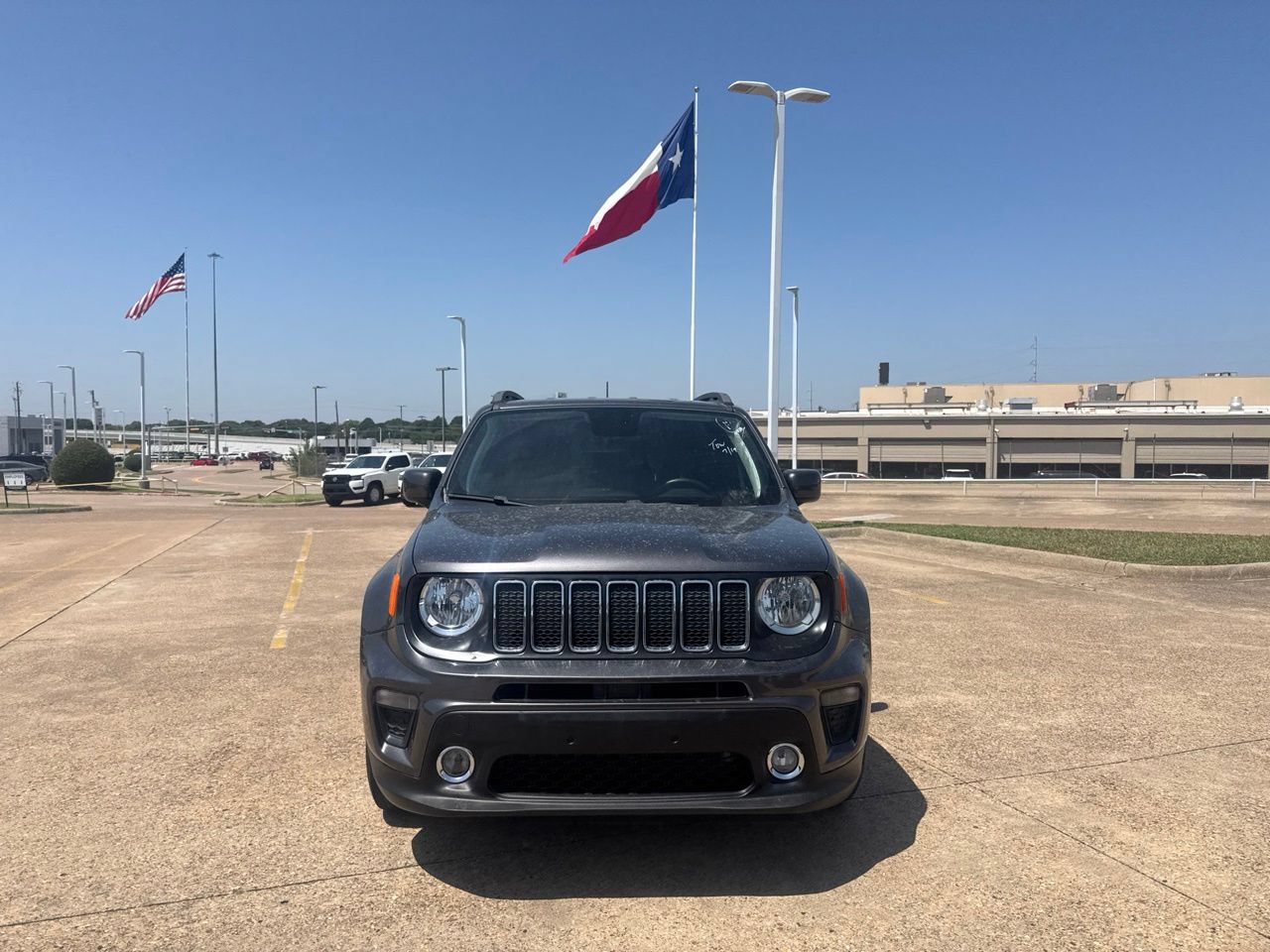 Used 2019 Jeep Renegade Latitude FWD image 4