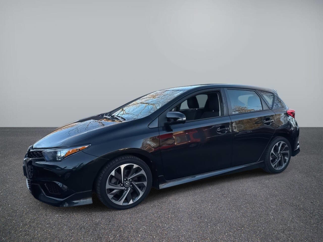 Used 2018 Toyota Corolla iM w/ Carpet Mat Package (TMS) image 1