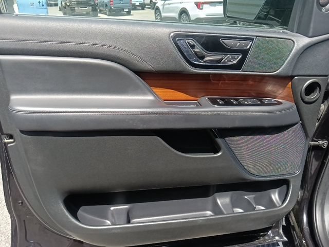 Used 2024 Lincoln Navigator Reserve AWD/4WD image 11