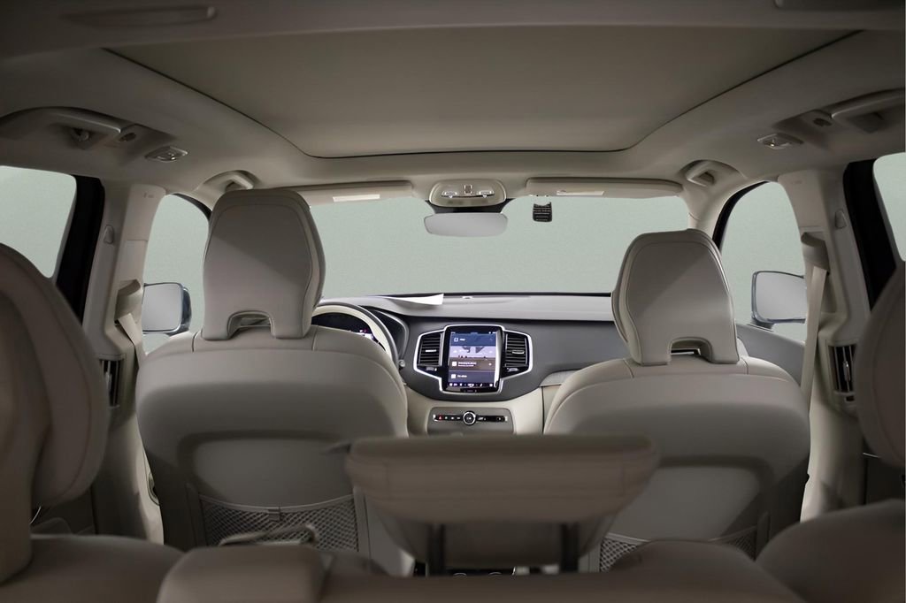Certified 2025 Volvo XC90 B6 Plus w/ Protection Package Premier image 17