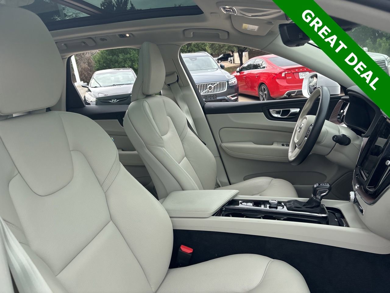 Used 2021 Volvo XC60 T5 Momentum w/ Premium Package image 13