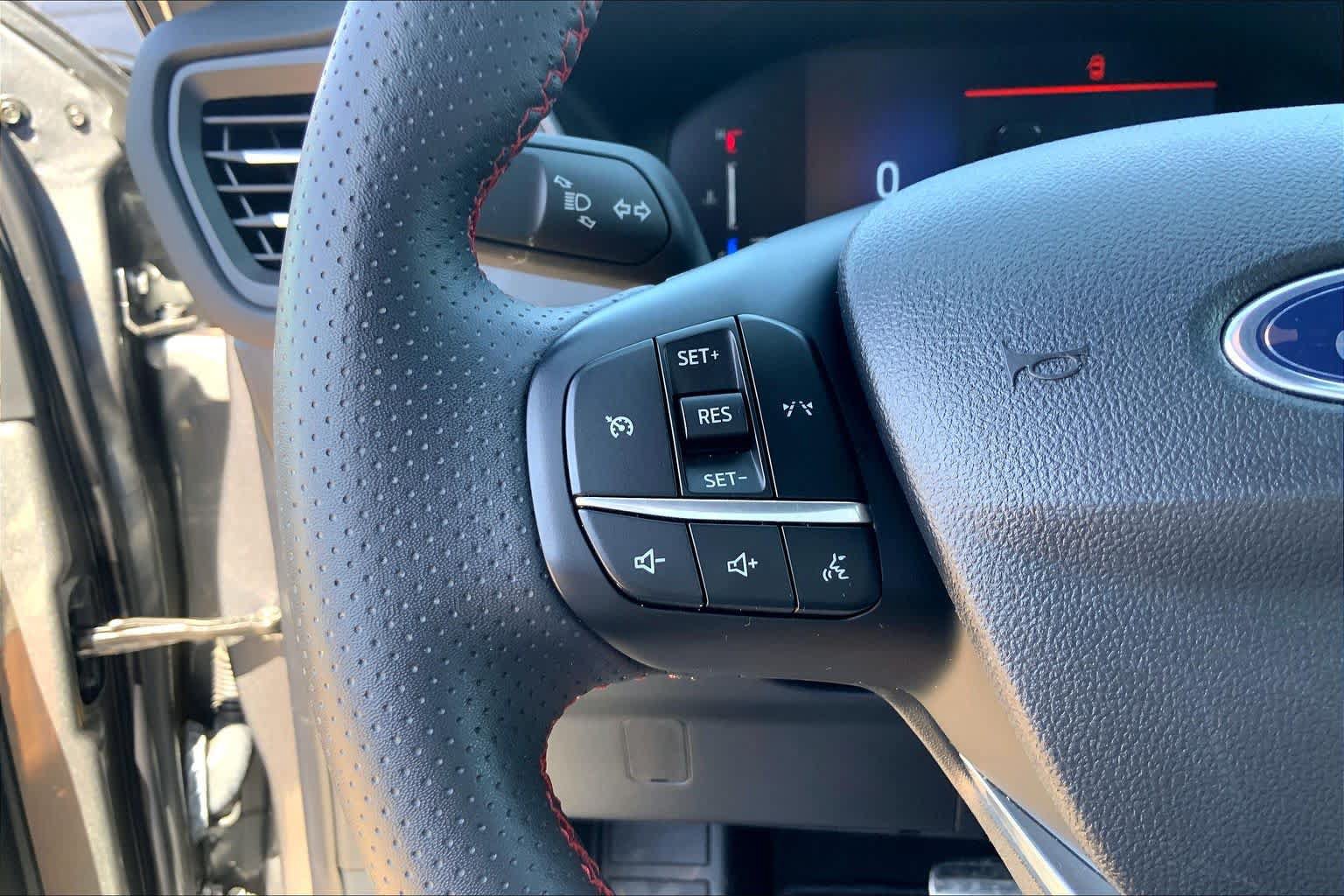 Certified 2024 Ford Escape ST-Line AWD/4WD image 24