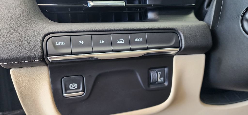 Used 2024 Cadillac Escalade ESV Premium Luxury w/ LPO, Floor Liner Package AWD/4WD image 37