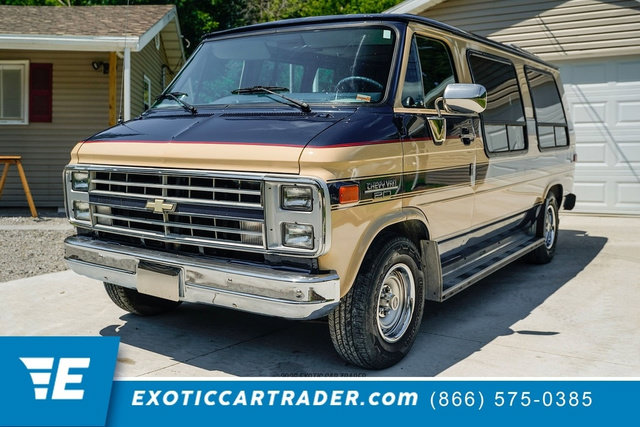 Used 1988 Chevrolet G20 RWD image 1