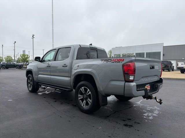 Used 2018 Toyota Tacoma TRD Sport AWD/4WD image 5