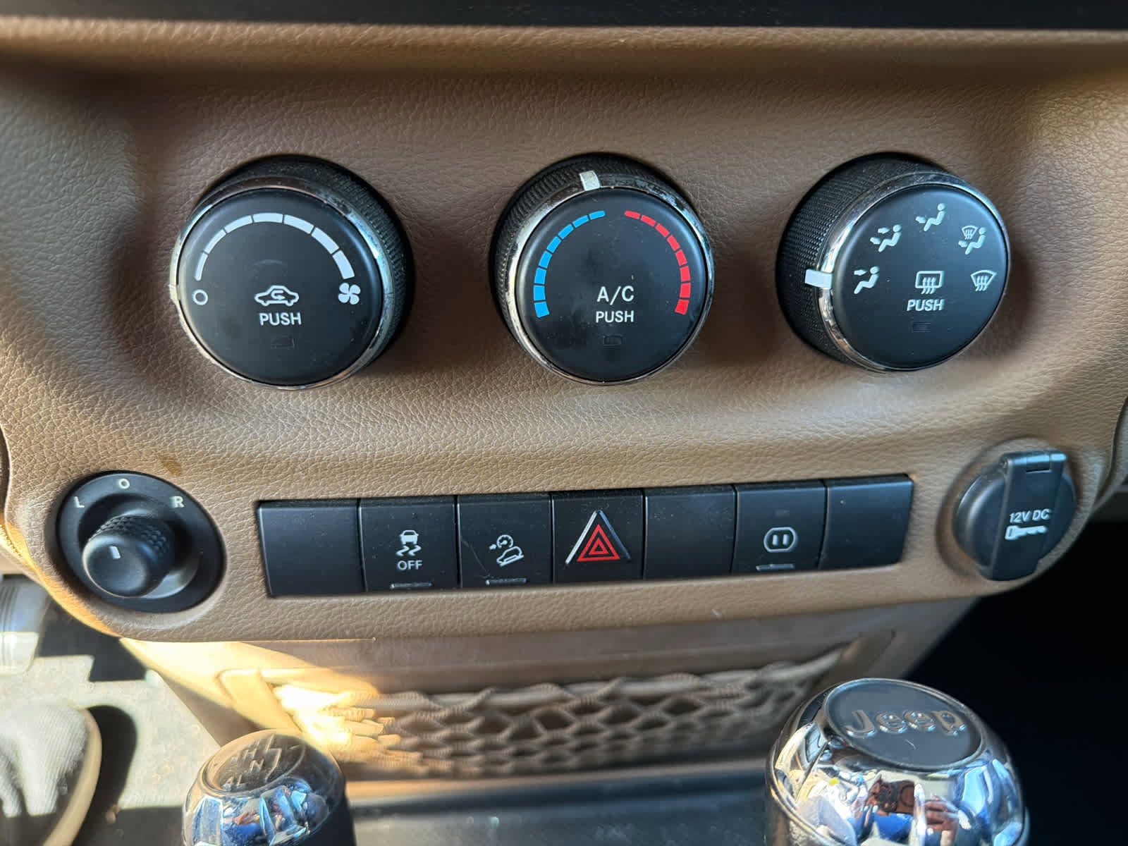 Used 2011 Jeep Wrangler Sahara w/ Connectivity Group image 15